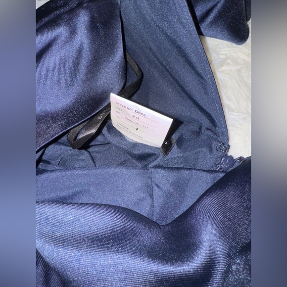 NEW Alfred Sung Bow Detail Sleeveless Satin Twill
Trumpet navy blue Gown Sz 4 - Picture 5 of 7